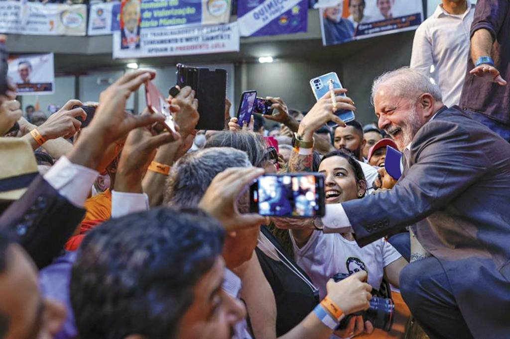 03052022-lula-recebe-apoio-do-solidariedade_52047765758_o.jpg ALERTA - O petista em campanha: 42% dos seus eleitores admitem optar por outro candidato para evitar uma reeleição -