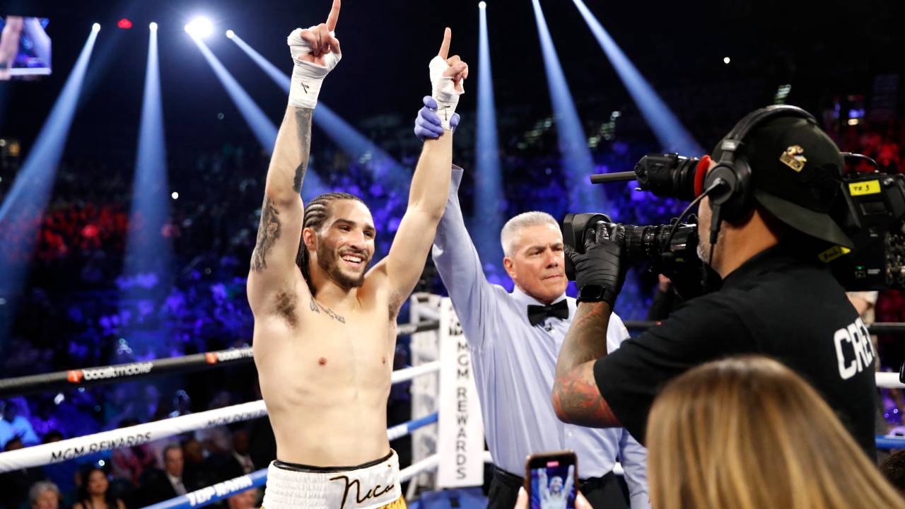 Nico Ali Walsh é declarado vencedor por nocaute em Las Vegas
