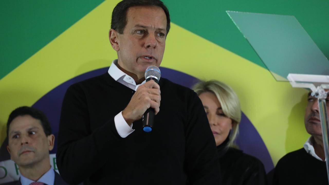 João Dória realiza pronunciamento em São Paulo (SP), nesta segunda-feira (23), para anunciar sua desistência a candidatura para o cargo de presidente da República. Renato S. Cerqueira/Futura Press