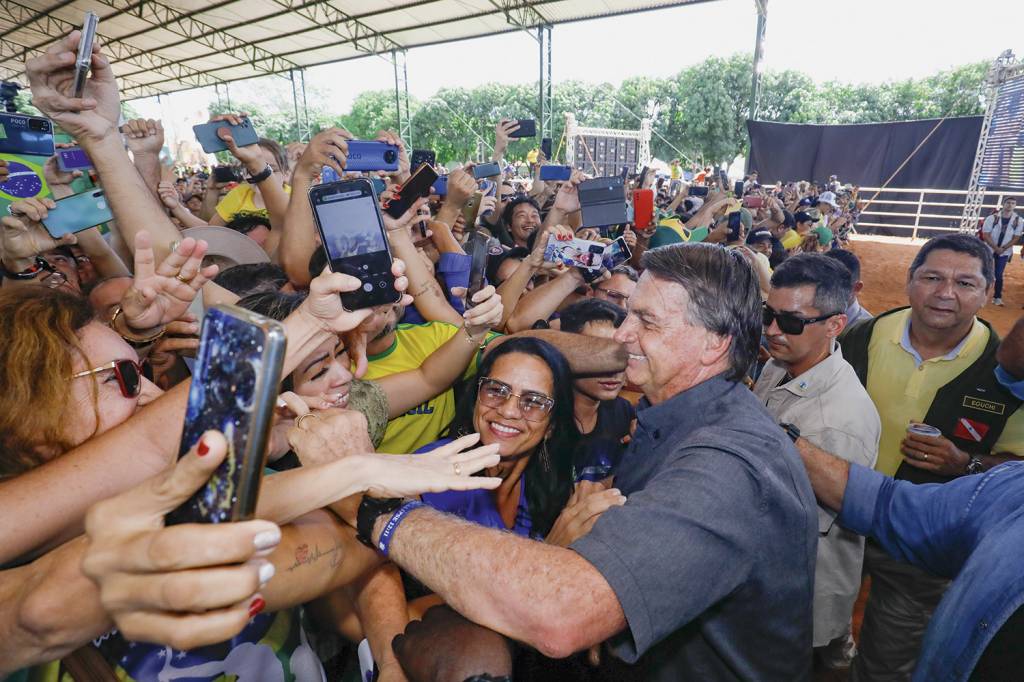 28042022-cerimnia-de-regularizao-fundiria_52036845100_o.jpg PONTO FRACO - O presidente nas ruas: os adversários vão mirar a política econômica do governo para tirar votos do capitão -