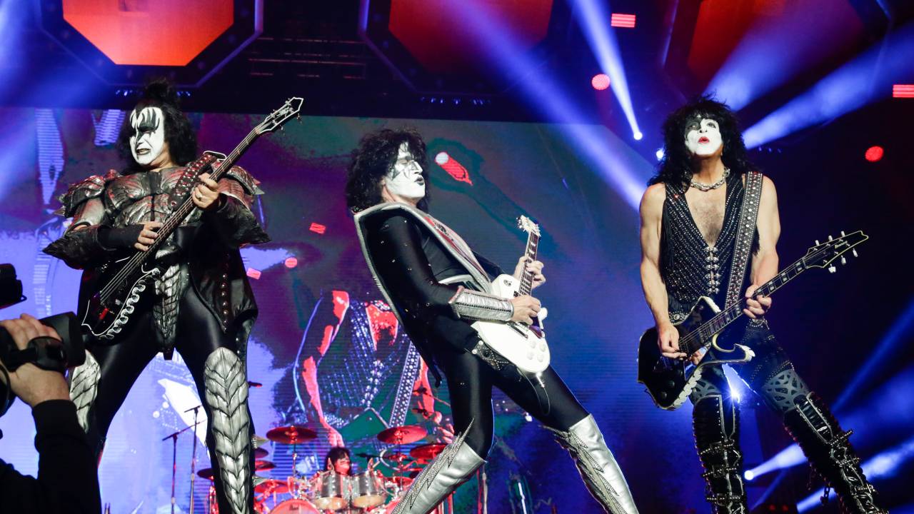 A banda Kiss durante sua apresentação no Allianz Parque, na sua turnê de despedida "End of The Road" em São Paulo, 30 de abril de 2022 -