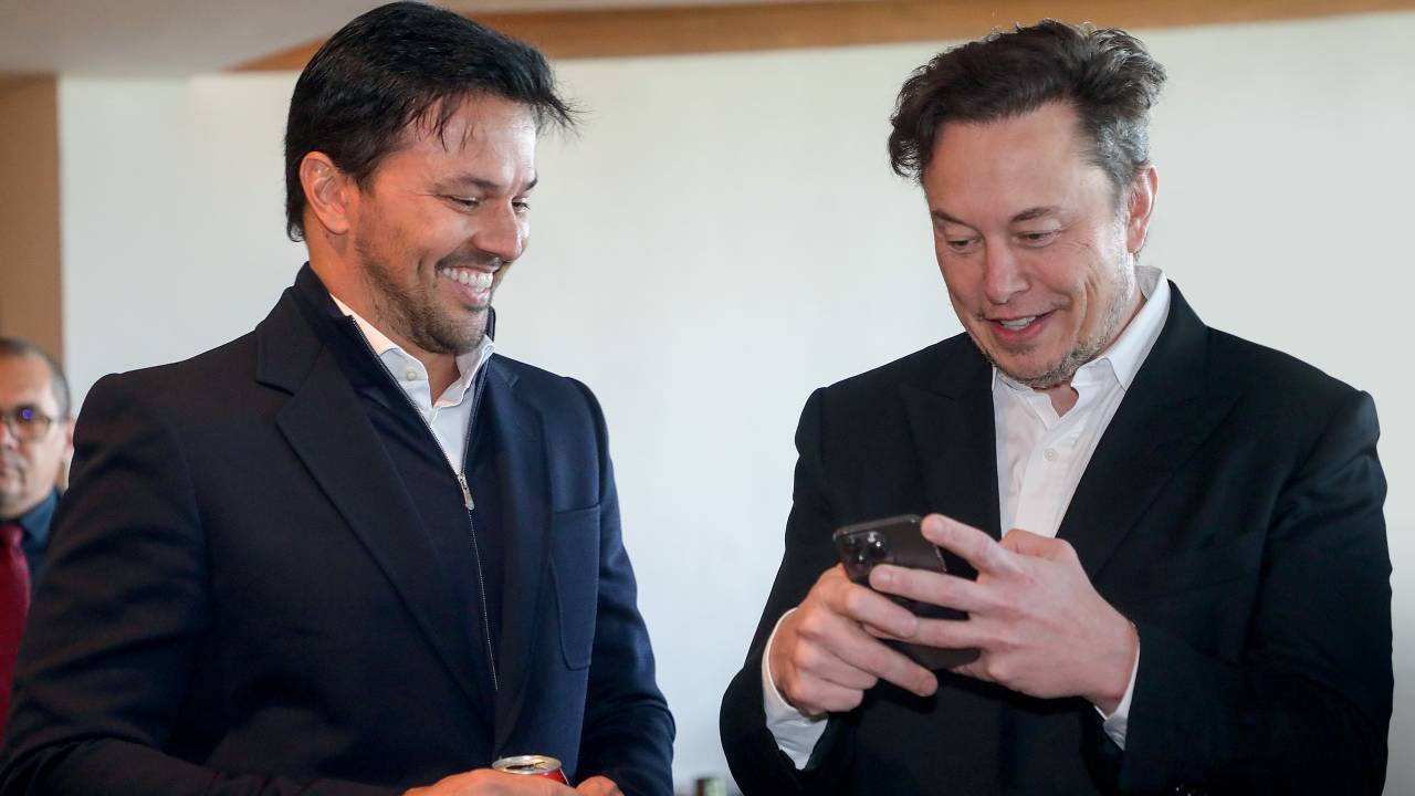 PARCERIA - Fábio Faria e Elon Musk, em Porto Feliz (SP): o primeiro contato foi feito através de uma carta -