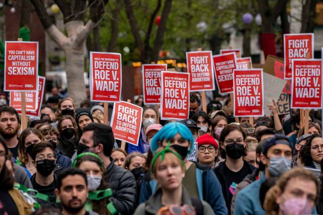 Manifestantes em apoio aos direitos do aborto nos Estados Unidos, em 3 de maio de 2022 em Seattle, Washington. Manifestantes em apoio aos direitos do aborto nos Estados Unidos, em 3 de maio de 2022 em Seattle, Washington.
