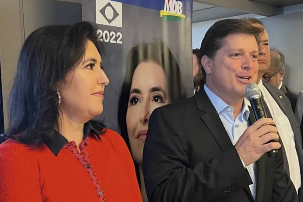 ABRE-SIMONE-TEBET-BALEIA-ROSSI-INSTAGRAM-2022-01.jpg PROBLEMAS - Tebet e o presidente do MDB, Baleia Rossi: grande parte dos caciques da sigla é contra a candidatura -