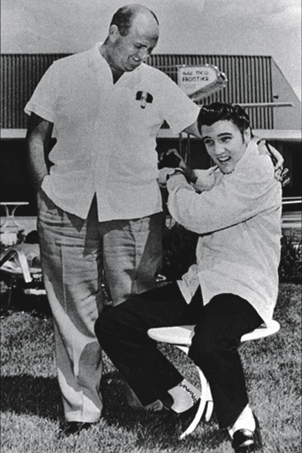 Art_P270.jpg PARCEIRA - Elvis com Coronel Parker: ele jamais trocou de empresário -