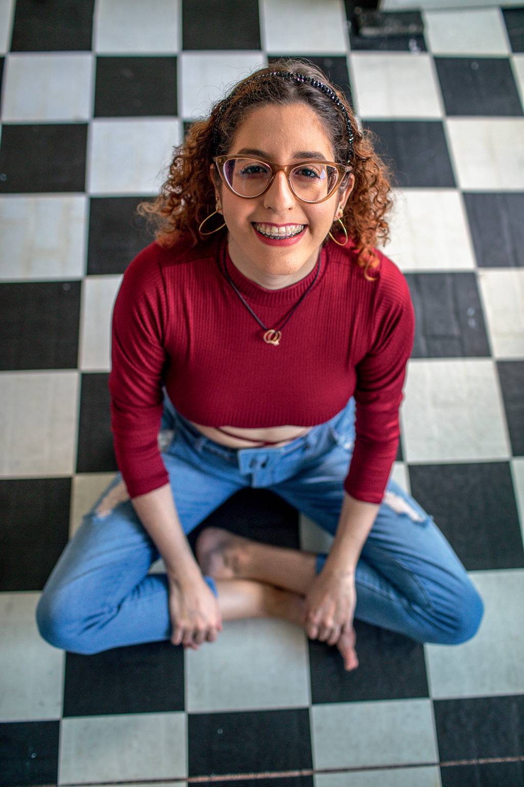 O REBANHO ENCOLHE – pessoas que declaram não ter religião. FÉ SEM TABU - Só depois de mais de uma década praticando o catolicismo por influência dos pais, a produtora Beatriz Oliveira, 23 anos, tomou coragem para romper com a Igreja. “Eu me sinto mais sintonizada com minhas crenças fora desse ambiente ainda cheio de preconceitos.”