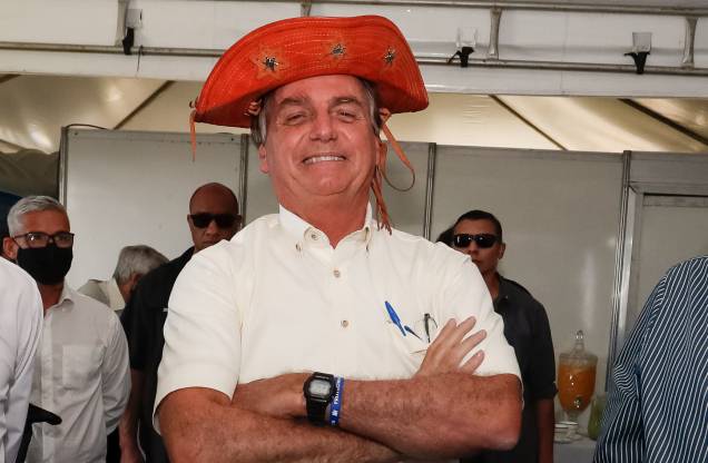 Coribe - BA, 21/01/2021- Presidente da República Jair Bolsonaro recebe um chapéu típico do nordeste. Coribe - BA, 21/01/2021- Presidente da República Jair Bolsonaro recebe um chapéu típico do nordeste.