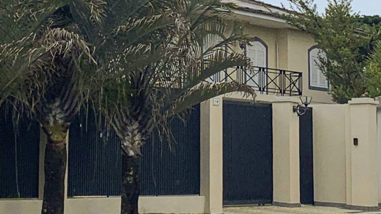 FORTE - A casa que vai abrigar a campanha do presidente: adega privativa -
