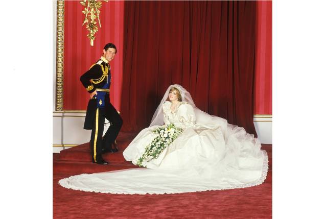 Casamento Real do Príncipe Charles com a Princesa Diana, no Palácio de Buckingham, Inglaterra, em 29/07/1981. Casamento Real do Príncipe Charles com a Princesa Diana, no Palácio de Buckingham, Inglaterra, em 29/07/1981.