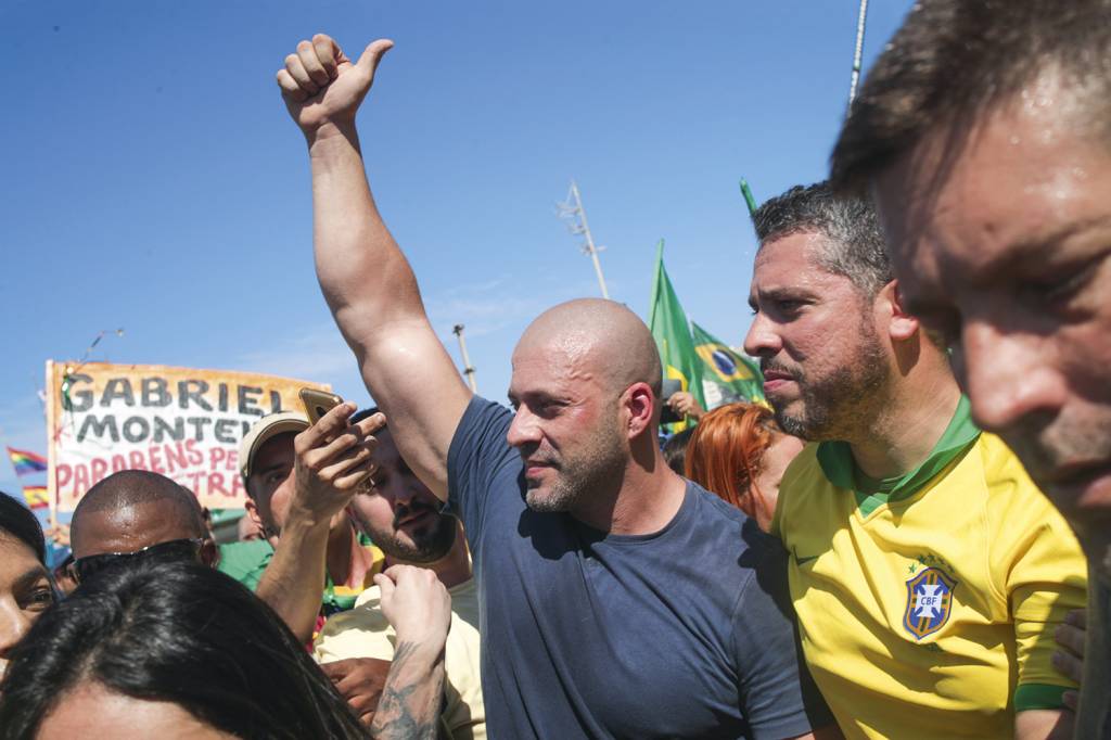 DANIEL-SILVEIRA-1-DE-MAIO-2022-01.jpg “MÁRTIR” - Daniel Silveira: popular entre os radicais, ele pode ficar inelegível por ataques ao Supremo -