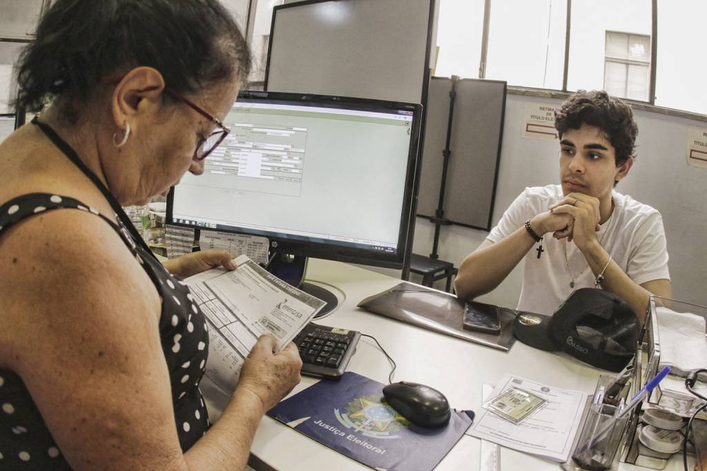 ELEITOR-JOVEM-MATHEUS-HENRIQUE-TITULO-2021-09.jpeg INDECISÃO - Jovens: metade dos eleitores nessa faixa não tem certeza do voto -