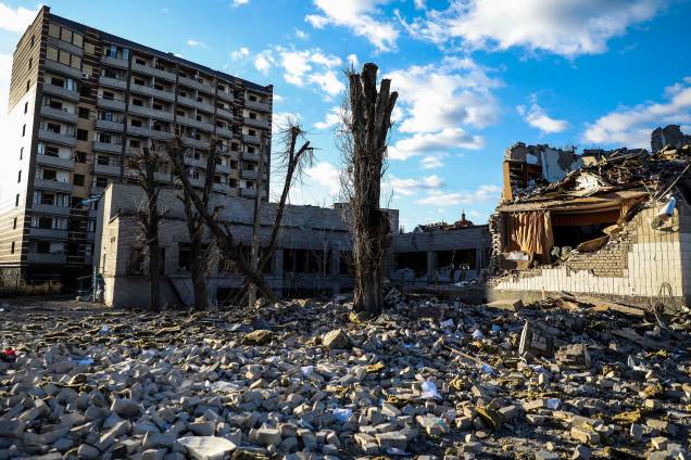 Escola destruída após intensos bombardeios russos em Zhytomyr, Ucrânia, 11 de março de 2022. Escola destruída após intensos bombardeios russos em Zhytomyr, Ucrânia, 11 de março de 2022.