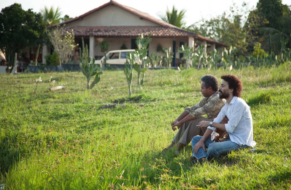 Os atores Adélio Lima e Julio Andrade, numa cena de "Gonzaga - De Pai Para Filho", de 2012.