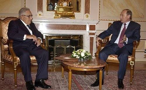 Ucrânia deve ceder território à Rússia para encerrar guerra, diz Kissinger