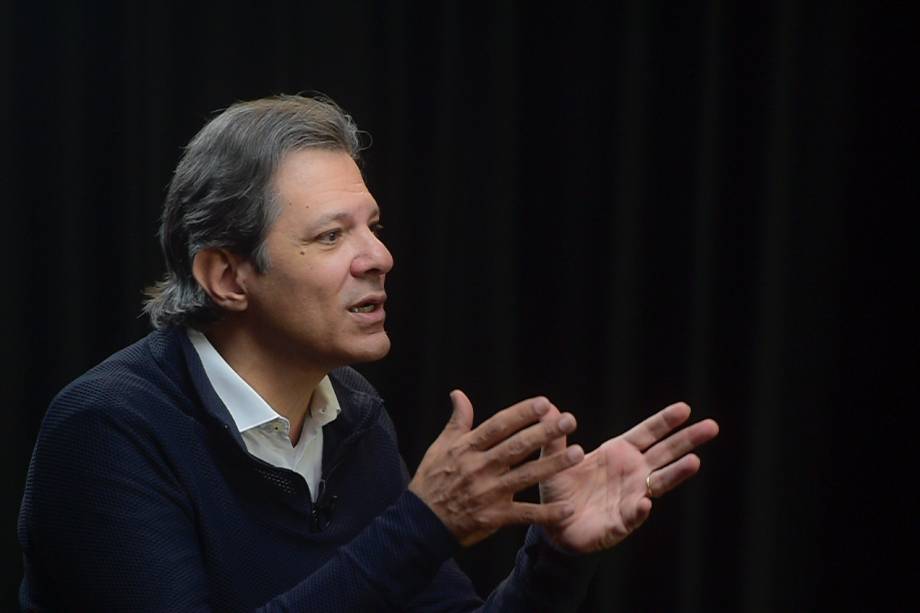 Haddad gesticulando durante uma de suas respostas no programa - Haddad gesticulando durante uma de suas respostas no programa -