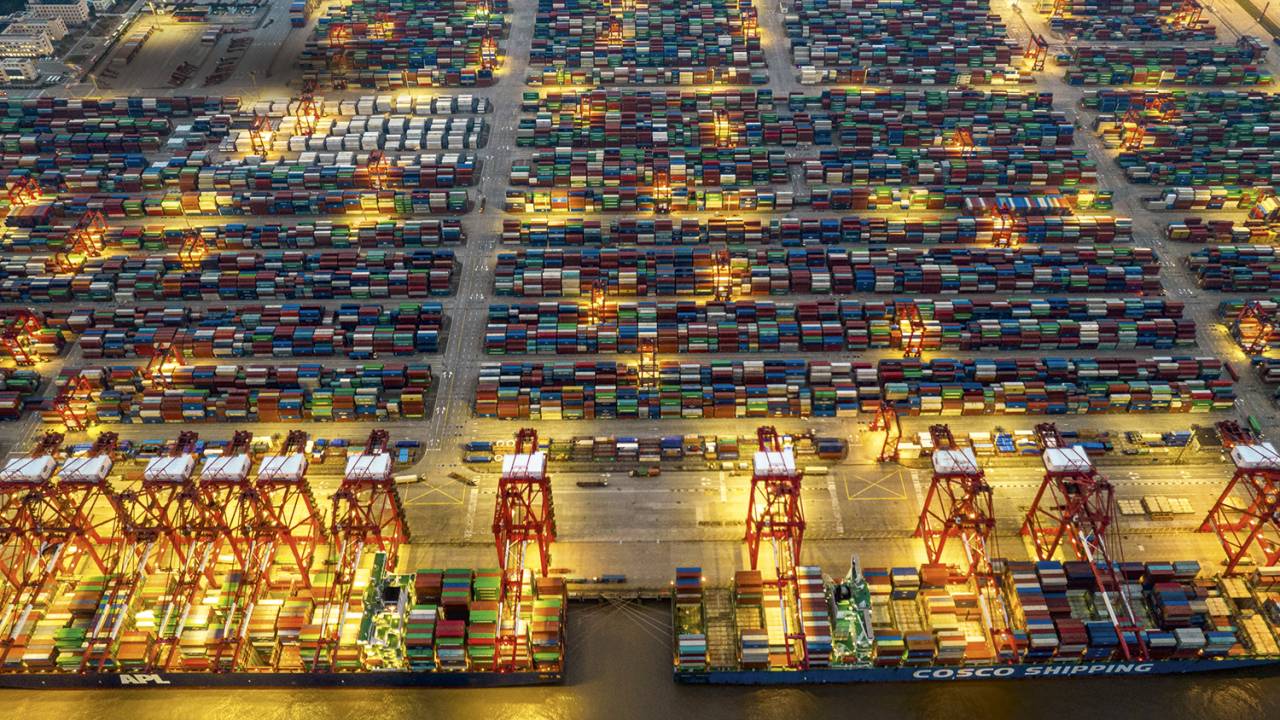 MAIOR DO MUNDO - Porto de Xangai: movimentação de 43 milhões de contêineres por ano -