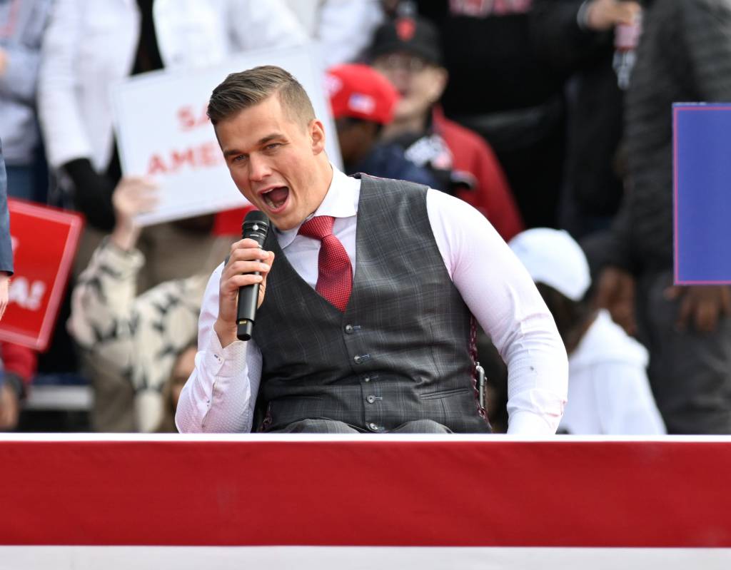 ‘A chantagem não vencerá’, diz deputado dos EUA após escândalo sexual