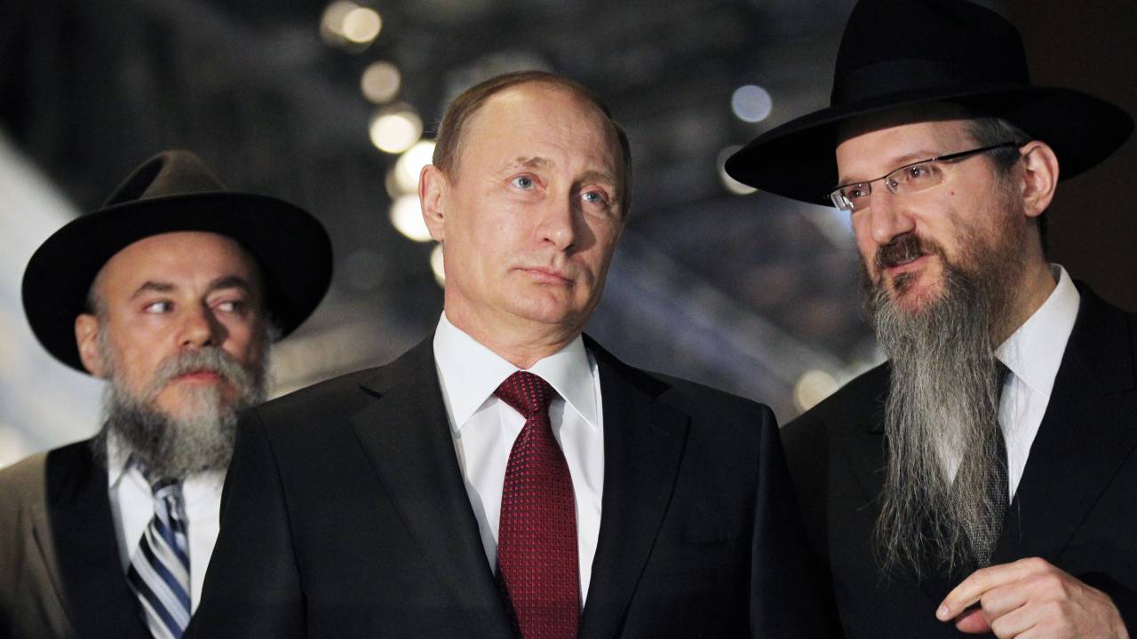 MOSCOW, RUSSIA - FEBRUARY 19: Russian President Vladimir Putin (C), Chief Rabbi of Russia Berel Lazar (R) and Chairman of the Federation of Jewish Communities in Russia Alexander Boroda (L) visit the Jewish Museum and Tolerance Center on February 19, 2013 in Moscow, Russia. Putin meet with members of the Council on Inter-Ethnic Relations at the museum today. (Photo by Sasha Mordovets/Getty Images)