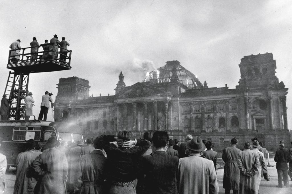 GettyImages-544565195.jpg LENDA - Incêndio no Reichstag, em 1933: explorado, mas não criado por nazistas -