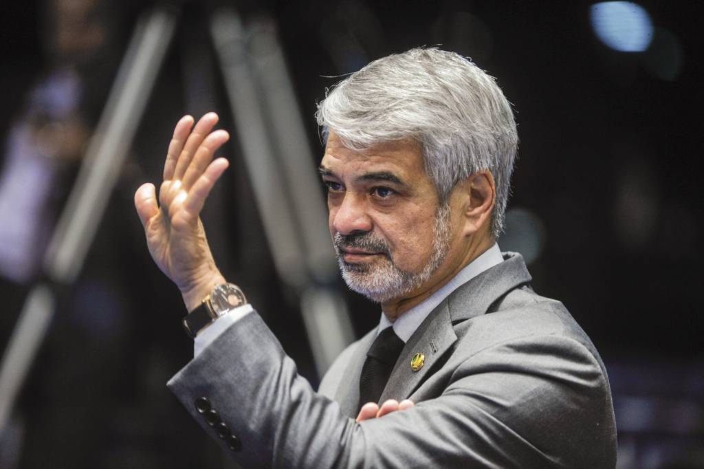 Senadores mandam recado às farmácias