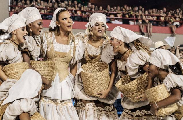 Ivete Sangalo, durante desfile na Escola de Samba Grande Rio, no Carnaval do Rio de Janeiro, 2017. Ivete Sangalo, durante desfile na Escola de Samba Grande Rio, no Carnaval do Rio de Janeiro, 2017.