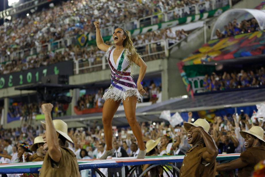 Cantora Ivete Sangalo desfila na Escola de Samba Acadêmicos do Grande Rio, no Carnaval carioca, Rio de Janeiro, 2017.