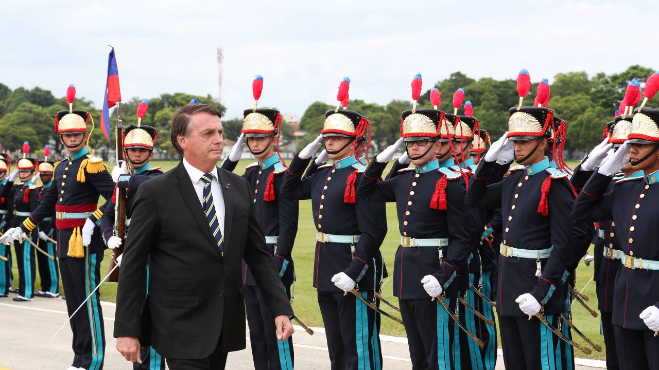 (Resende - RJ, 05/12/2020) Presidente da República Jair Bolsonaro, recebe as Honras Militares onde é homenageado com salva de 21 tiros.Foto: Marcos Corrêa/PR