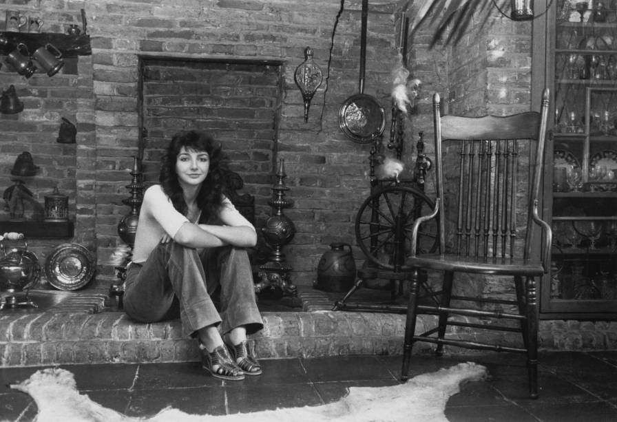 Cantora e compositora inglesa Kate Bush, em 1985.