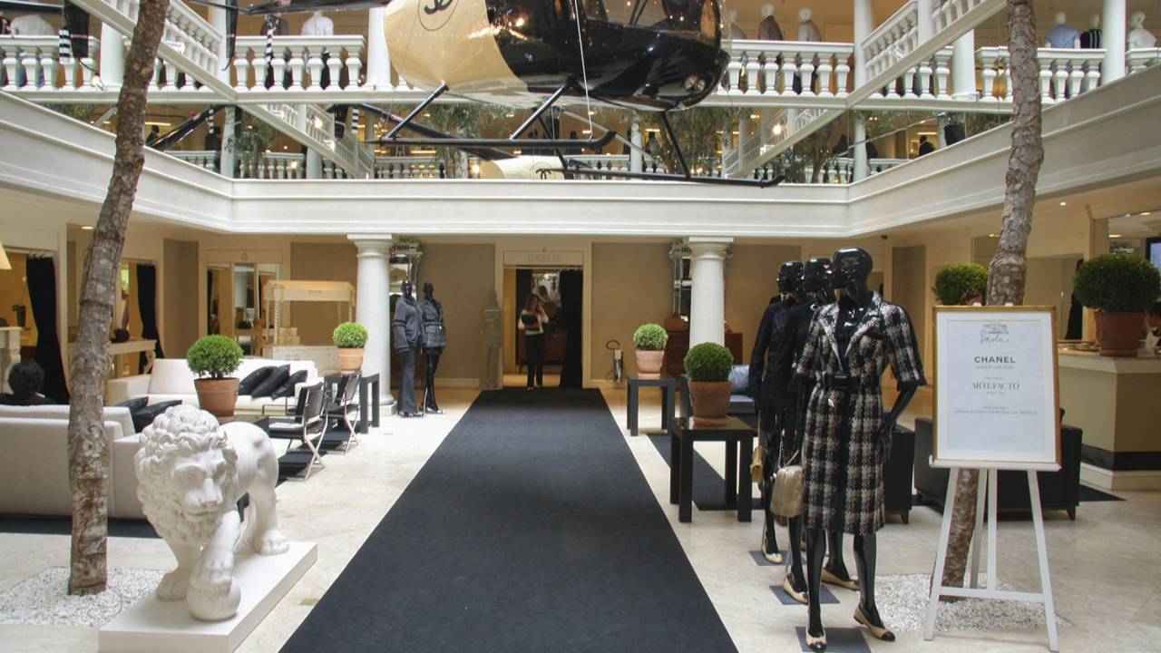 TEMPLO DE COMPRAS - A Villa Daslu, em São Paulo: a loja inovou ao oferecer atendimento personalizado -