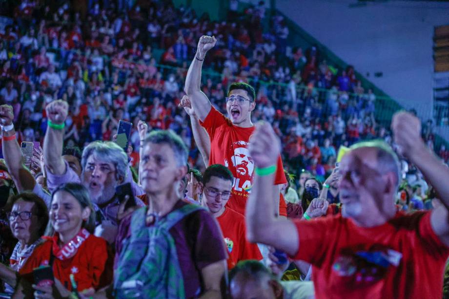 11/05/2022 - Eleitores do PT, durante a participação do ex presidente Lula na Plenária Popular em Juiz de Fora-MG.