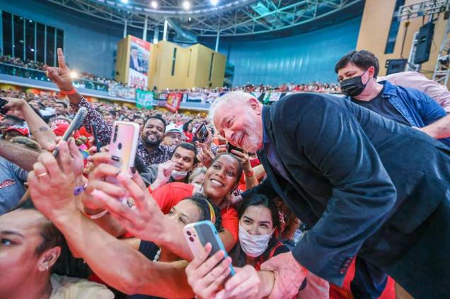 09/05/2022 - Ex presidente Lula participa de Ato "Lula Abraça Minas", em Belo Horizonte. 09/05/2022 - Ex presidente Lula participa de Ato "Lula Abraça Minas", em Belo Horizonte.