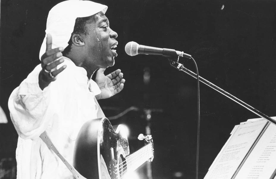 Milton Nascimento em show no Rio Centro, Rio de Janeiro, anos 70.