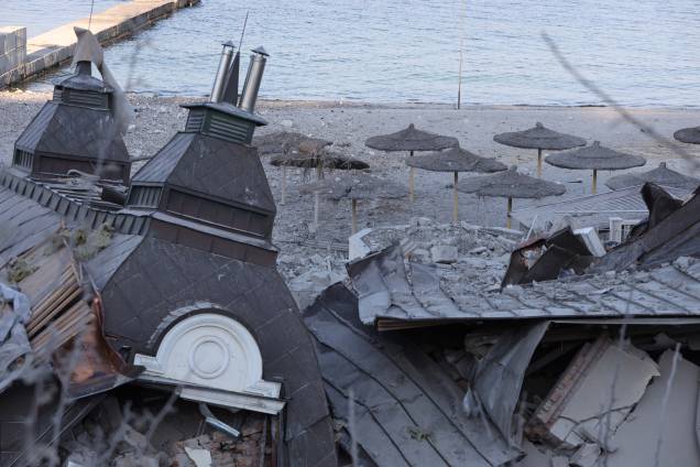 Foto tirada em 8 de maio de 2022, mostra um hotel de praia destruído na cidade ucraniana de Odessa, banhada pelo Mar de Azov, em meio à invasão russa da Ucrânia. Foto tirada em 8 de maio de 2022, mostra um hotel de praia destruído na cidade ucraniana de Odessa, banhada pelo Mar de Azov, em meio à invasão russa da Ucrânia.