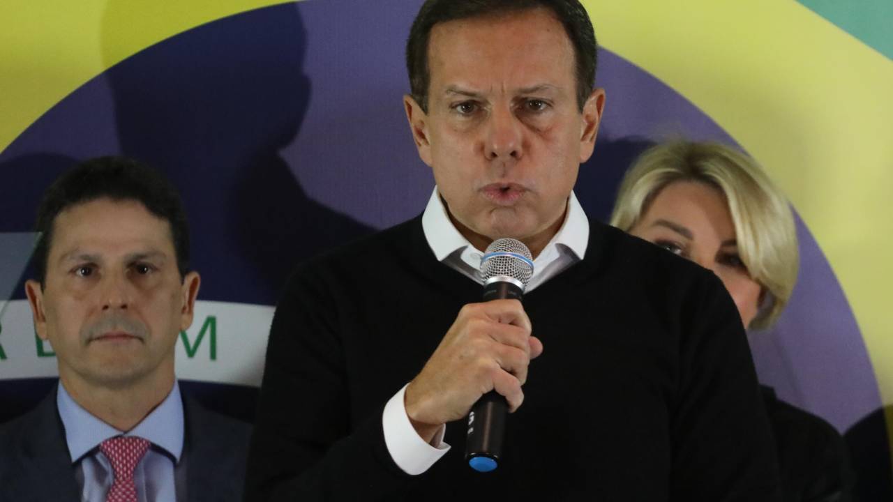 João Dória realiza pronunciamento em São Paulo (SP), nesta segunda-feira (23), para anunciar sua desistência a candidatura para o cargo de presidente da República. Renato S. Cerqueira/Futura Press em São Paulo (SP), nesta segunda-feira (23), para anunciar sua desistência a candidatura para o cargo de presidente da República. Renato S. Cerqueira/Futura Press