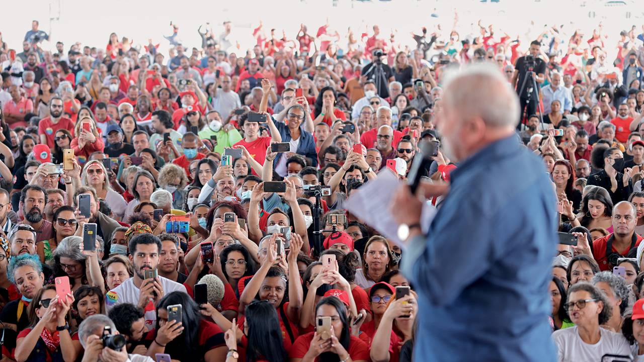 LIDERANÇA - Lula: três institutos divulgaram recentemente dados projetando vitória em primeiro turno do ex-presidente -
