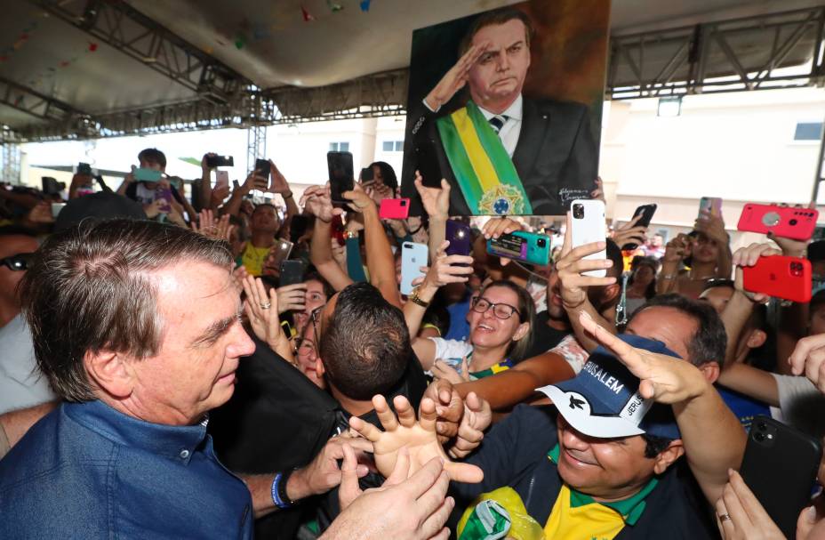 Presidente da República Jair Bolsonaro, cumprimenta eleitores em visita `a João Pessoa-PB, 24/06/2022. Presidente da República Jair Bolsonaro, cumprimenta eleitores em visita `a João Pessoa-PB, 24/06/2022.