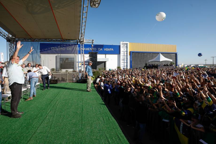 Presidente Jair Bolsonaro, durante visita à Bahia Farm Show, em Luís Eduardo Magalhães-BA, 31/05/2022. Presidente Jair Bolsonaro, durante visita à Bahia Farm Show, em Luís Eduardo Magalhães-BA, 31/05/2022.