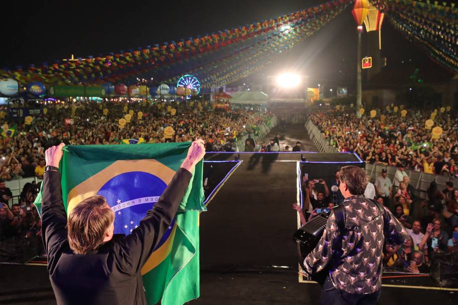 Presidente Jair Bolsonaro visita à Festa de São João de Caruaru-PE, em 23/06/2022. Presidente Jair Bolsonaro visita à Festa de São João de Caruaru-PE, em 23/06/2022.