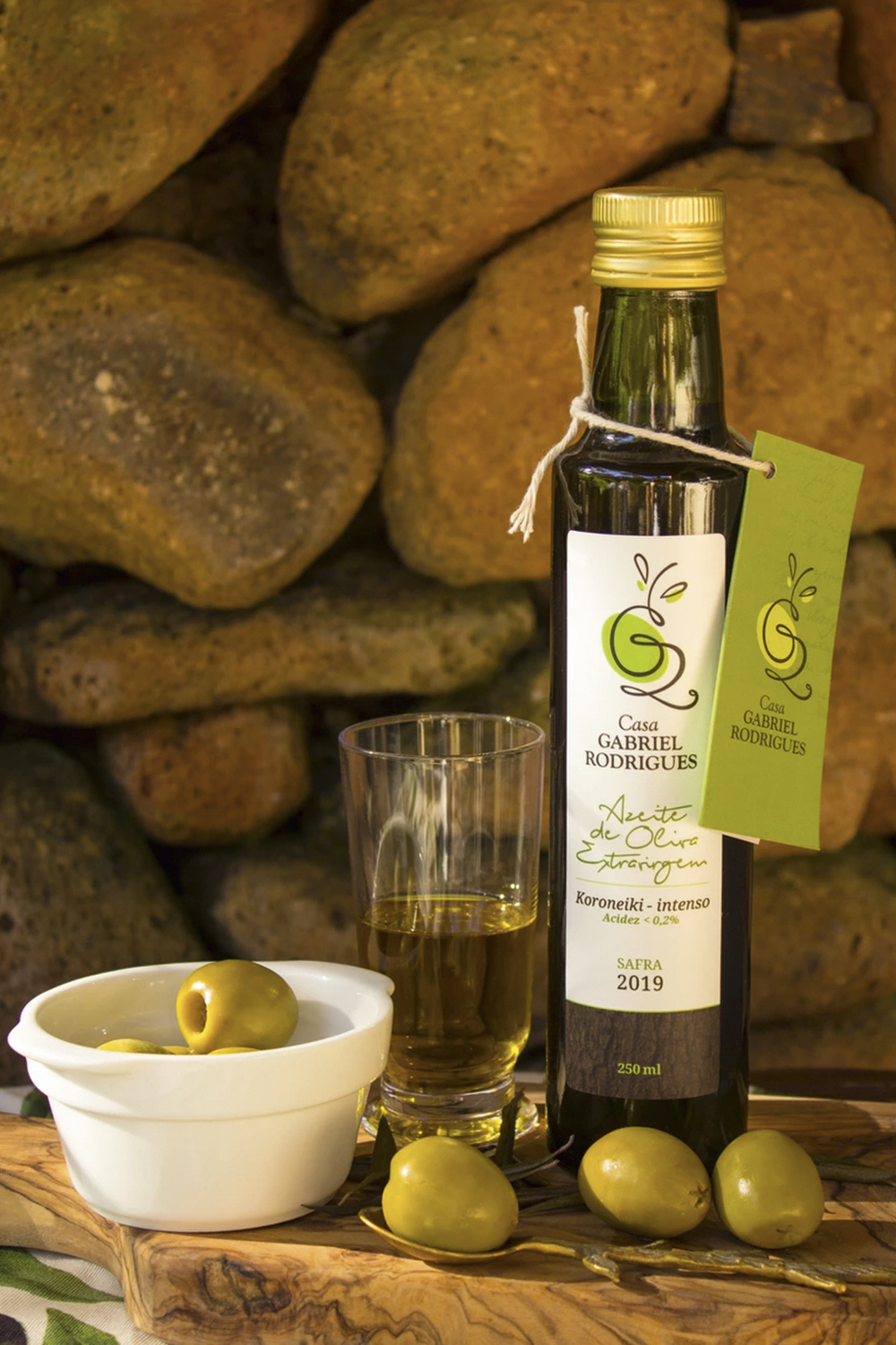 CASA-GABRIEL-RODRIGUES-01.jpg CASA GABRIEL RODRIGUES - O blend fabricado em São Gabriel, no Rio Grande do Sul, foi eleito o melhor coupage, característica que indica a mistura de variedades de azeitonas -