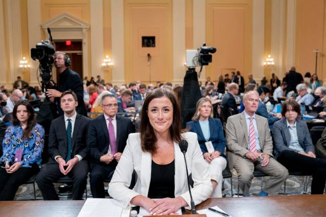 Cassidy Hutchinson, um dos principais assessores do ex-chefe de gabinete da Casa Branca Mark Meadows, chega após uma pausa na sexta audiência do Comitê Seleto da Câmara para Investigar o Ataque de 6 de janeiro ao Capitólio dos EUA, no Cannon House Office Building em Washington, DC , em 28 de junho de 2022. (Foto de Stefani Reynolds / AFP) Cassidy Hutchinson, um dos principais assessores do ex-chefe de gabinete da Casa Branca Mark Meadows, chega após uma pausa na sexta audiência do Comitê Seleto da Câmara para Investigar o Ataque de 6 de janeiro ao Capitólio dos EUA, no Cannon House Office Building em Washington, DC , em 28 de junho de 2022. (Foto de Stefani Reynolds / AFP)