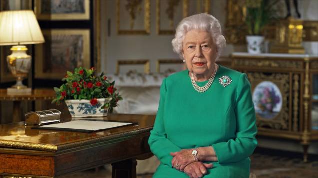 Palácio de Buckingham EM 05/04/2020. A rainha Elizabeth da Grã-Bretanha durante seu discurso à nação e à Commonwealth em relação à epidemia de coronavírus (COVID-19), gravada no Castelo de Windsor, Grã-Bretanha. Palácio de Buckingham EM 05/04/2020. A rainha Elizabeth da Grã-Bretanha durante seu discurso à nação e à Commonwealth em relação à epidemia de coronavírus (COVID-19), gravada no Castelo de Windsor, Grã-Bretanha.
