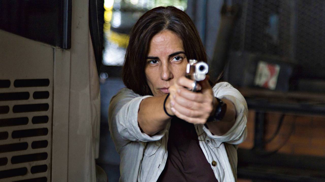 TERROR PSICOLÓGICO - Gloria no filme: “Batalha travada consigo mesma” -