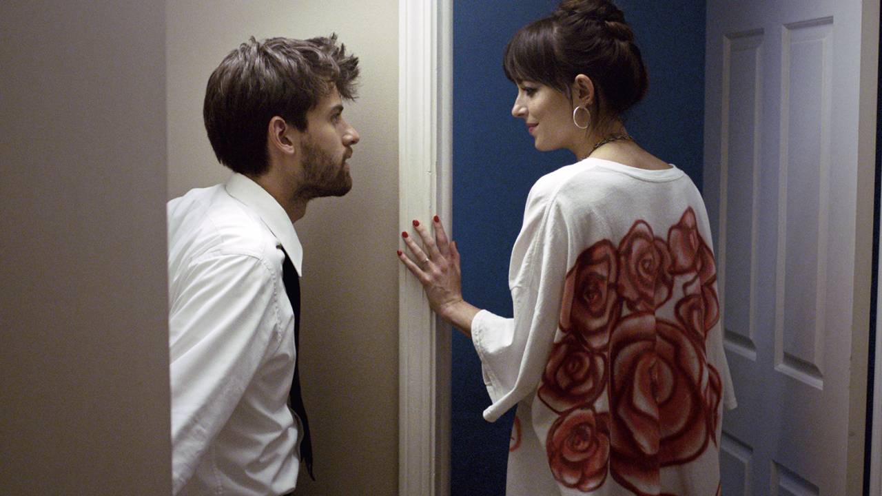 ROMANCE - Cooper Raiff e Dakota Johnson: o filme explora a complexidade do amor em fases distintas da vida -