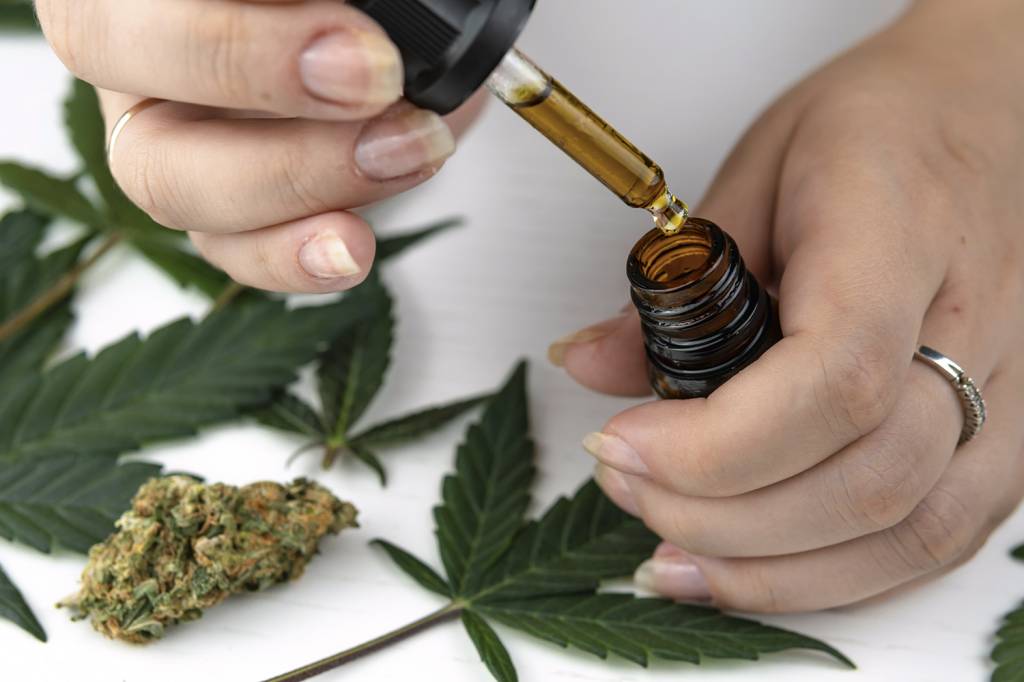 GettyImages-1188881403.jpg REMÉDIO - Cannabis medicinal: evidências sólidas de eficácia contra a forma crônica da dor -