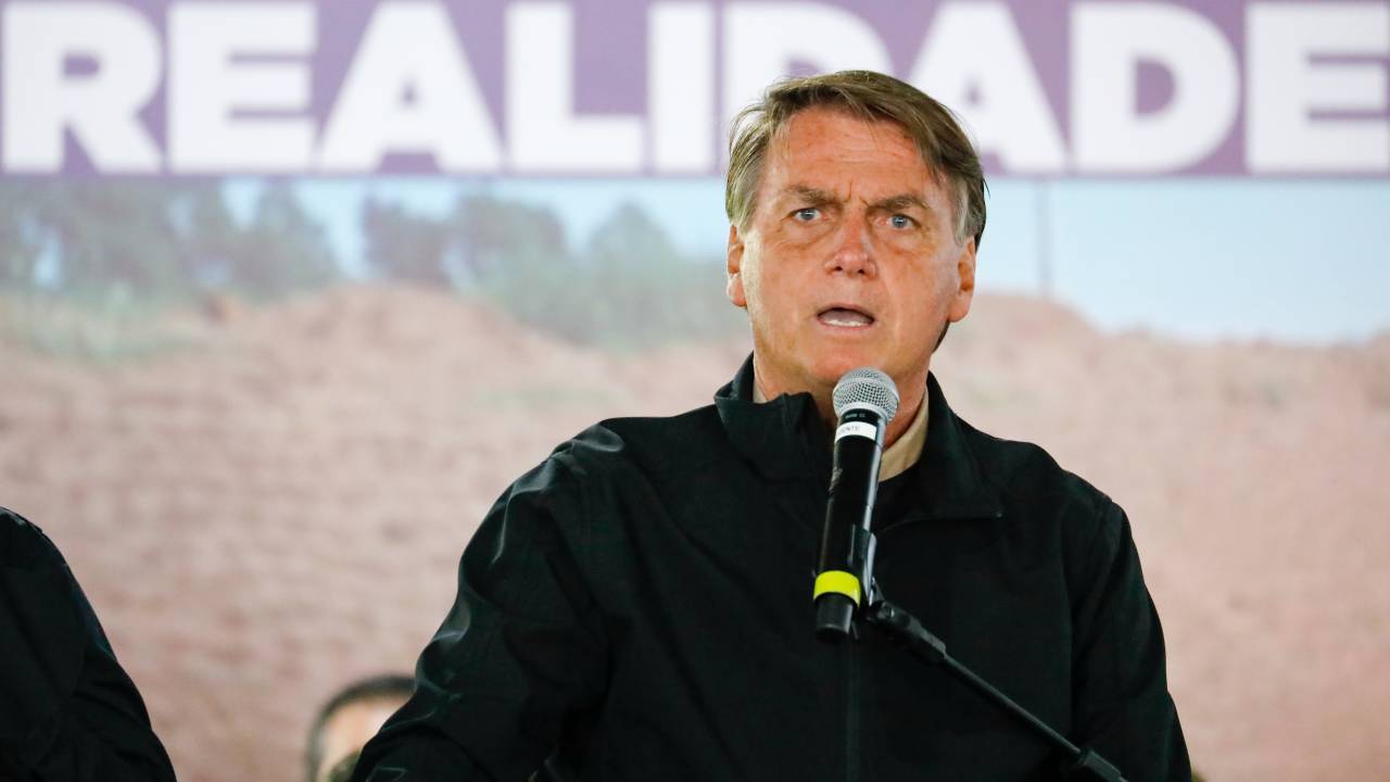 O presidente Jair Bolsonaro (PL) durante discurso nesta sexta-feira, 3, em Umuarama, no Paraná —