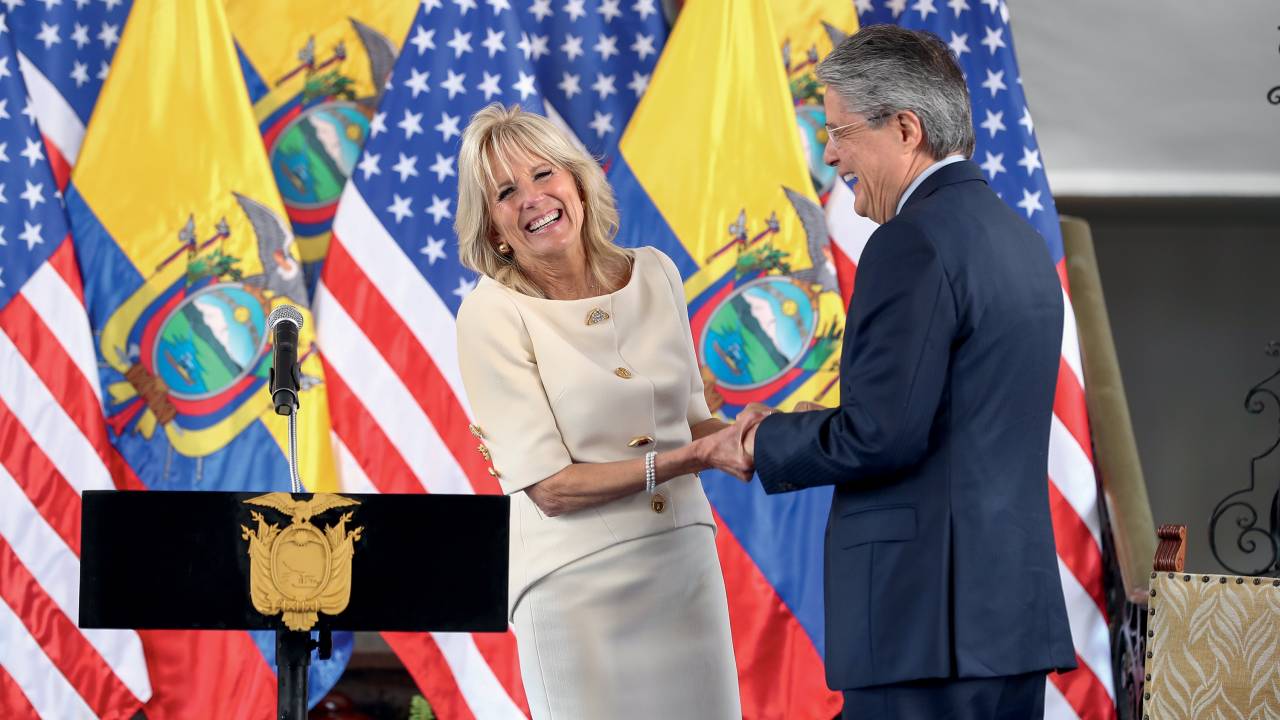 VALE TUDO - Jill Biden com o presidente do Equador, Guillermo Lasso: esforço diplomático -