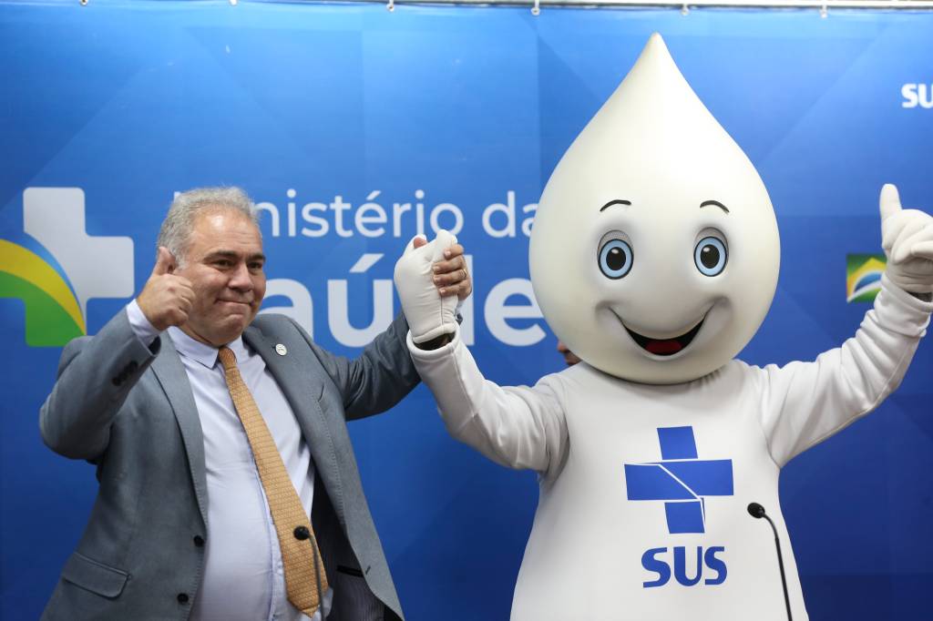 Deputado denuncia à PGR envolvimento de Queiroguinha em esquema na Saúde