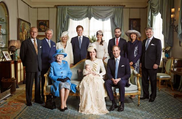 O retrato oficial para o batizado do príncipe George de Cambridge, fotografado no The Morning Room na Clarence House, em Londres, em 23/10/2013. O retrato oficial para o batizado do príncipe George de Cambridge, fotografado no The Morning Room na Clarence House, em Londres, em 23/10/2013.