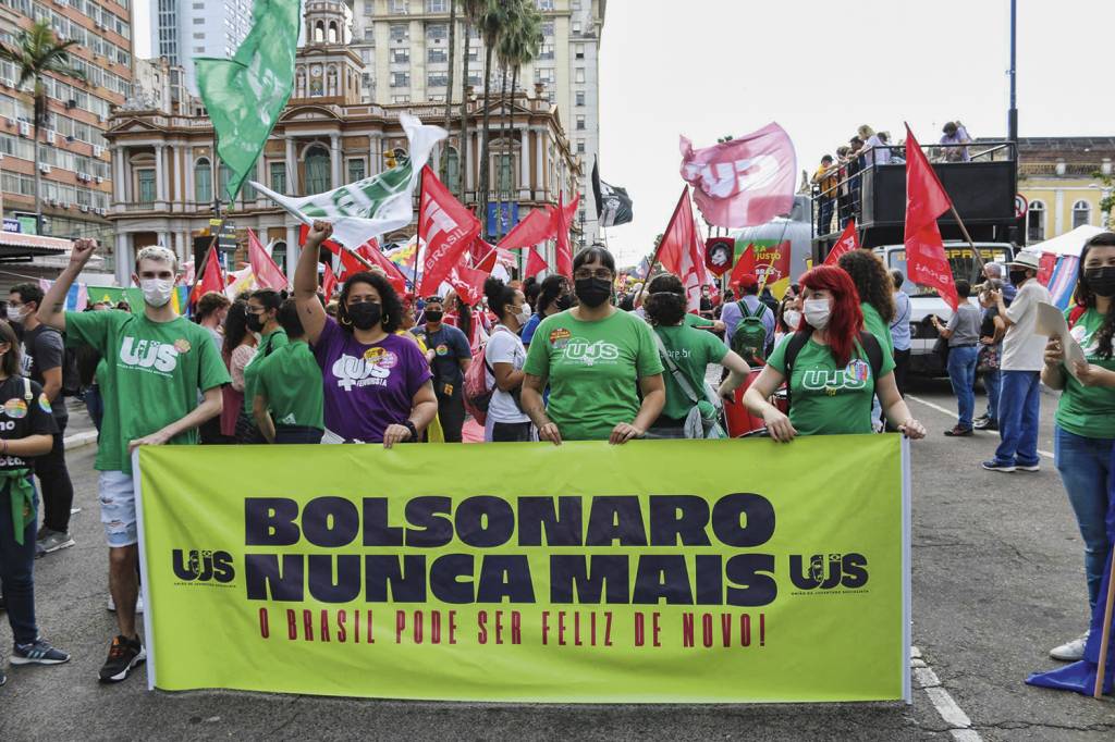 PROTESTO-CONTRA-BOLSONARO-PORTO-ALEGRE-2022-01.jpg OPOSIÇÃO - Protesto em Porto Alegre: metade dos gaúchos reprova Bolsonaro -