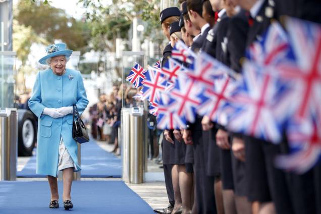 A rainha Elizabeth II da Grã-Bretanha visita a sede da British Airways em Heathrow, oeste de Londres, em 23/05/2019, quando a British Airways comemora seu centenário. A rainha Elizabeth II da Grã-Bretanha visita a sede da British Airways em Heathrow, oeste de Londres, em 23/05/2019, quando a British Airways comemora seu centenário.